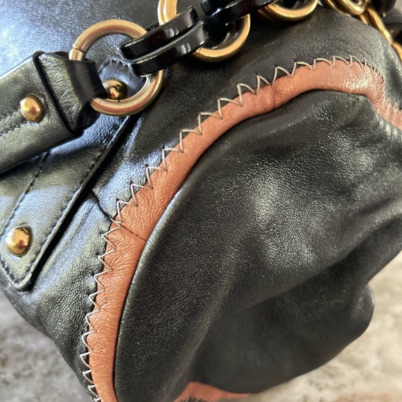 Marc Jacobs Authentic Smooth Leather Black/Tan Contrast Trim Safety Pin Bag - Picture 10 of 15